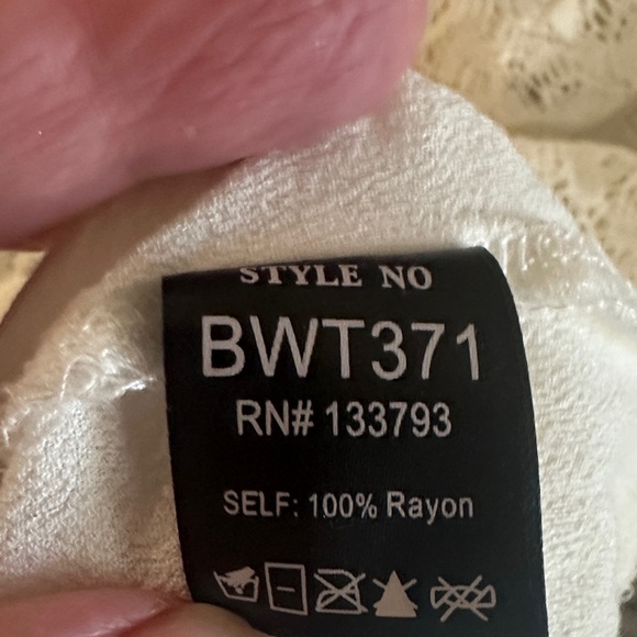 Lisa Robertson Elegant White Lace Women's Top - Picture 13 of 13